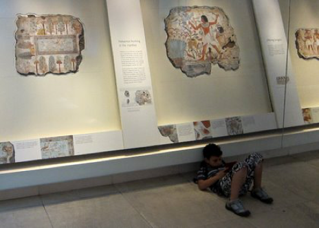 15 ярких доказательств того, что дети и музеи просто несовместимы 72