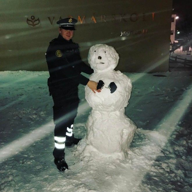 15+ фото, доказывающих, что в Рейкьявике работают самые милые полицейские 40