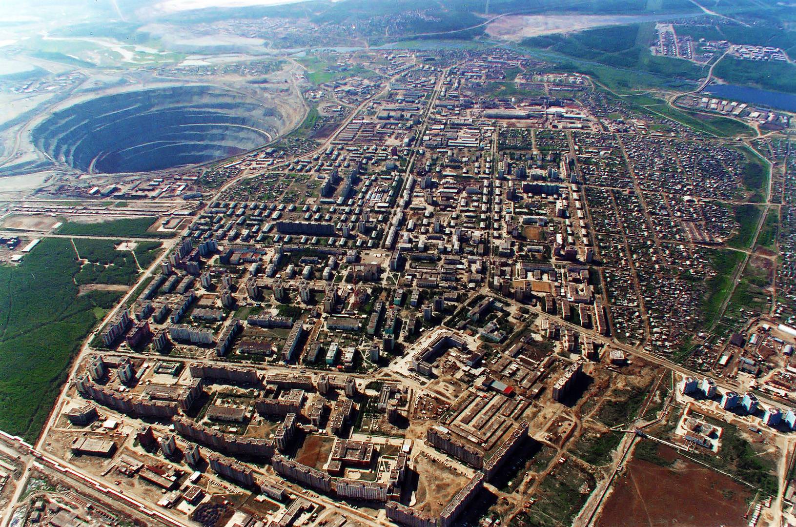 Алмазная шахта в городе Мирный — место, где даже вертолетам запрещено летать 20
