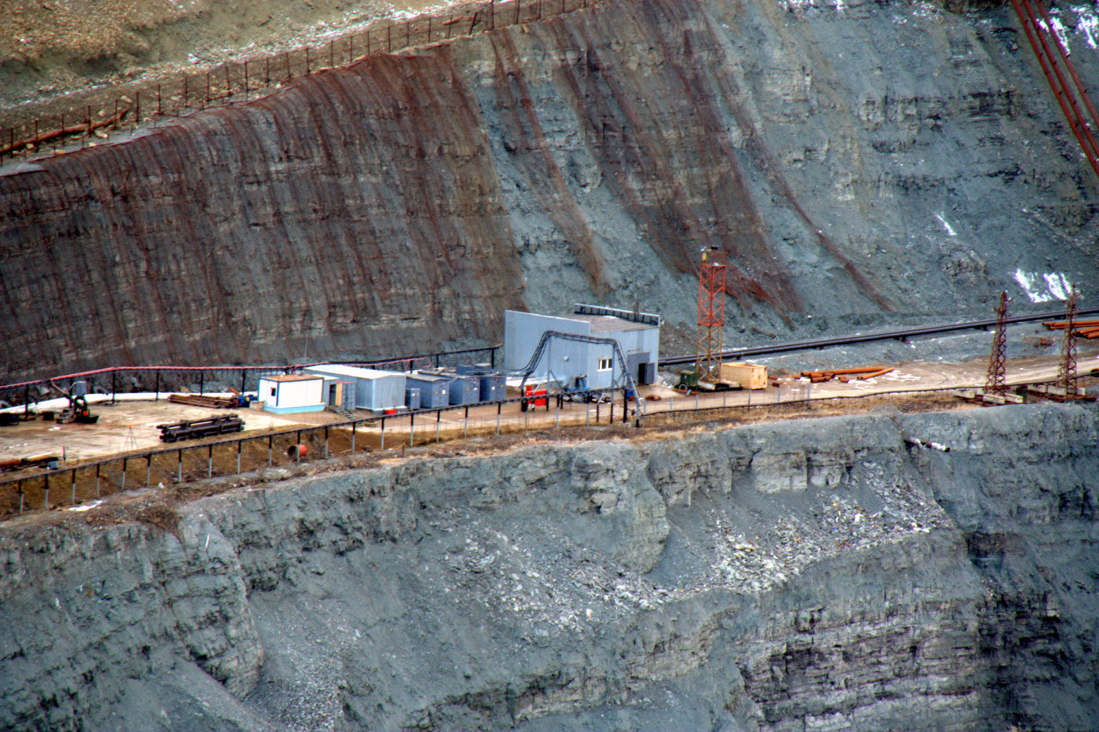 Алмазная шахта в городе Мирный — место, где даже вертолетам запрещено летать 23
