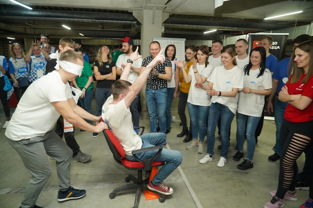 Боулинг с бутылками и гонки на стульях: в Новосибирске прошёл чемпионат по офисным видам спорта 27