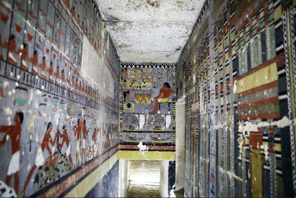 В Египте вскрыли 4000-летнюю гробницу. Войдя внутрь, учёные не поверили своим глазам 16