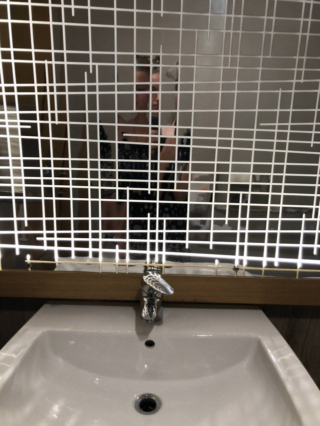 20 случаев, когда зеркала в ванной комнате устраивали людям камеди-шоу 62