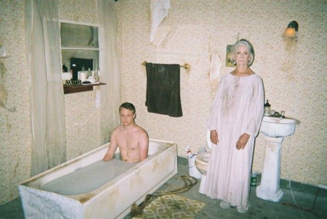 Молочные ванны под присмотром бабули. Кто эти люди и почему они это делают? 31