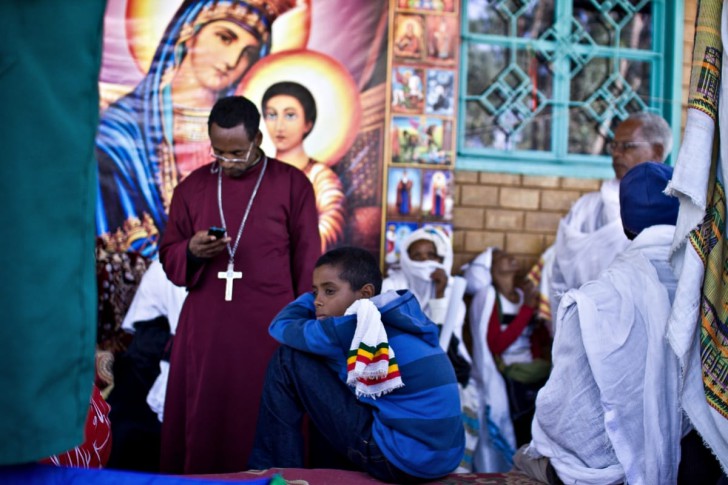 Пражский фотограф снял обряд экзорцизма в Эфиопии — и это невероятно 78