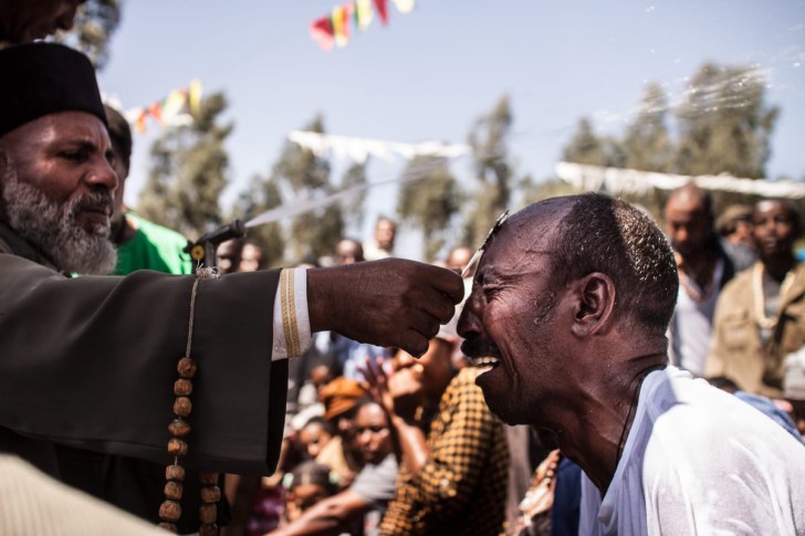 Пражский фотограф снял обряд экзорцизма в Эфиопии — и это невероятно 79