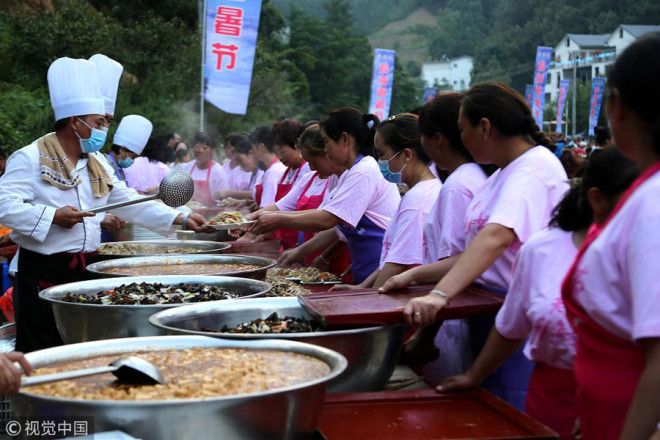 Чудеса китайского фаст-фуда: как накормить 20 тысяч человек за пару часов 24