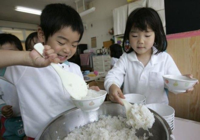 Рис и рыба как часть образования: как японских детей учат правильно питаться 33