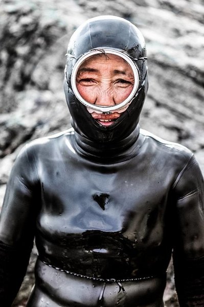 «Храбрые русалки»: невероятно тяжелая работа корейских ныряльщиц хэнё 35