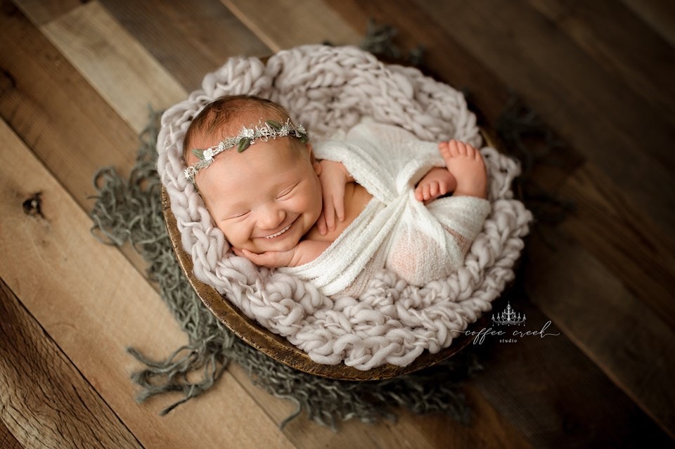 Фотограф из США приклеивает голливудские улыбки к снимкам младенцев. Зрелище, вызывающее мурашки 51