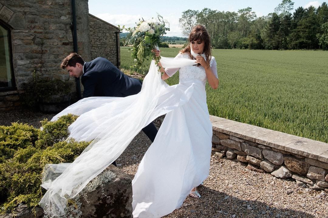 Британский фотограф делает честные свадебные снимки, показывая, что скрывается за красивыми кадрами 92