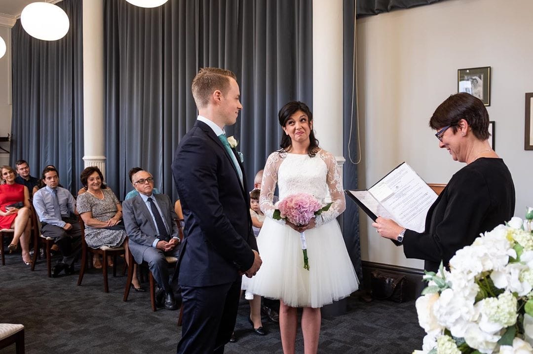 Британский фотограф делает честные свадебные снимки, показывая, что скрывается за красивыми кадрами 96