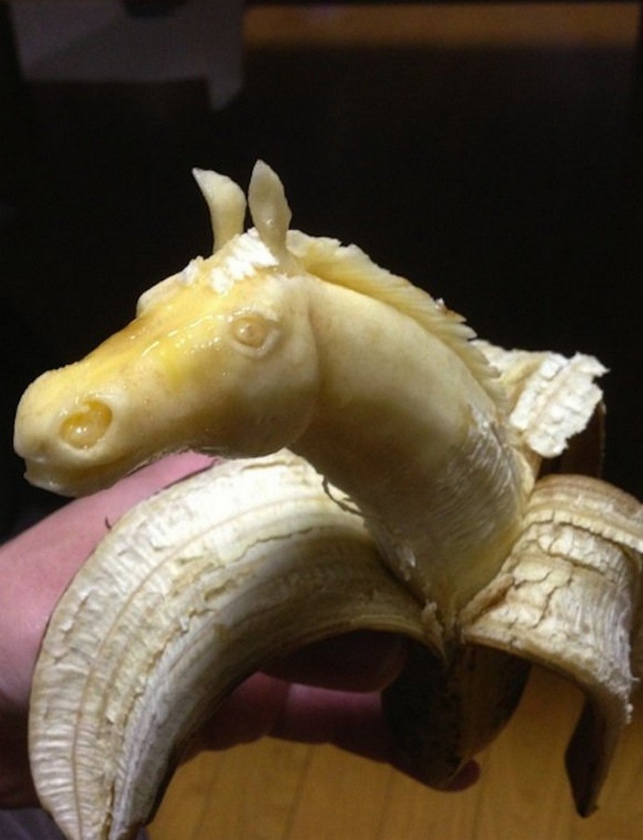 Японец делает художественную резьбу на бананах 126