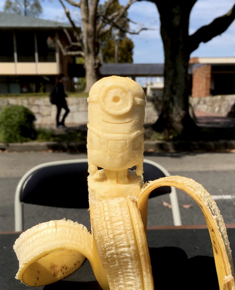 Японец делает художественную резьбу на бананах 130