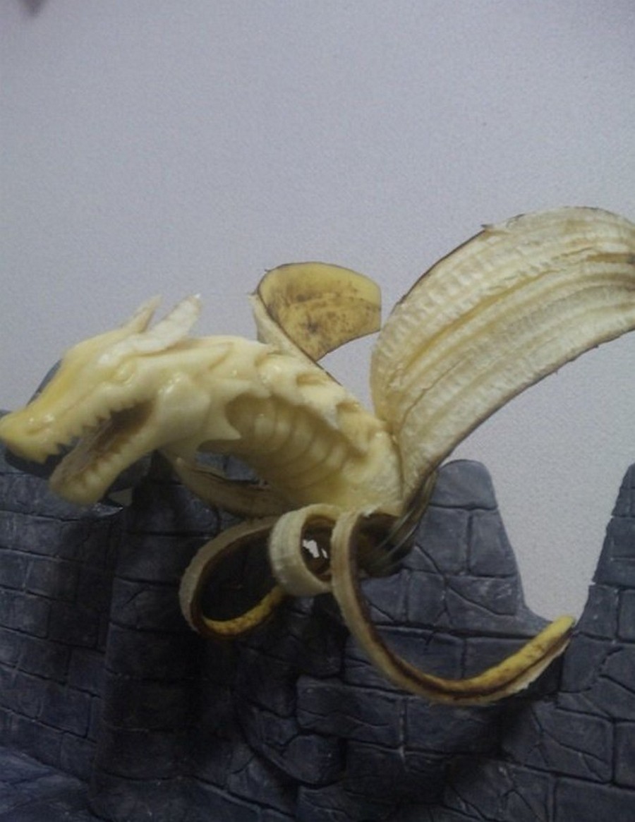 Японец делает художественную резьбу на бананах 144