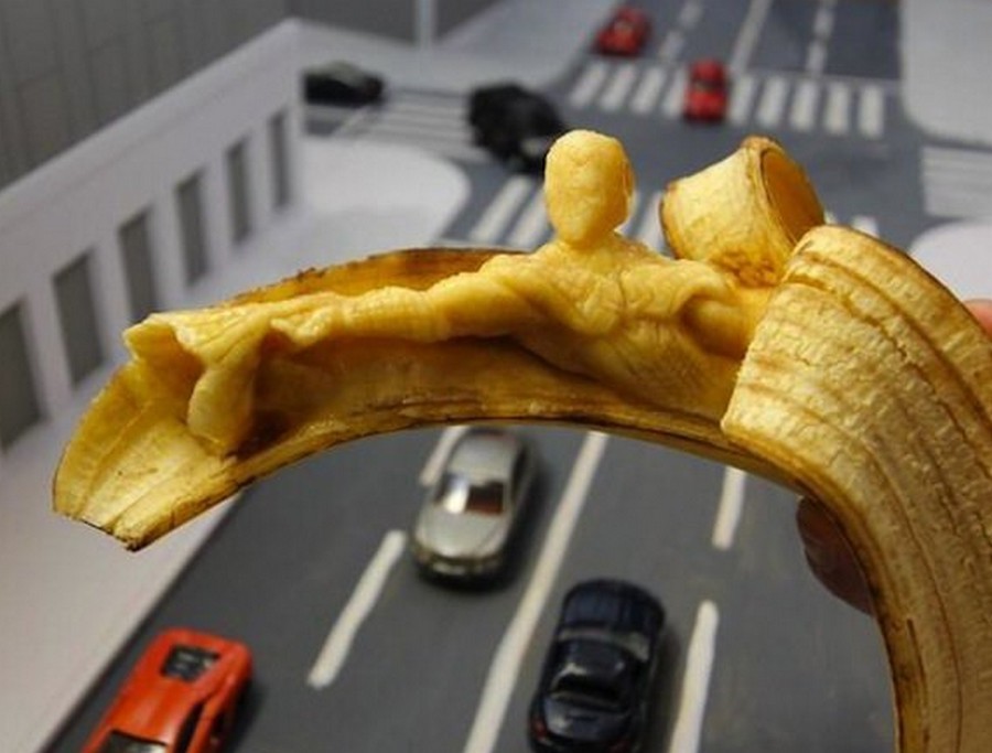 Японец делает художественную резьбу на бананах 152