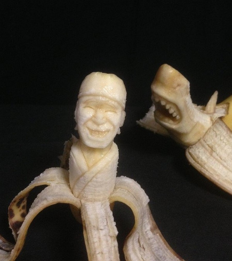 Японец делает художественную резьбу на бананах 155