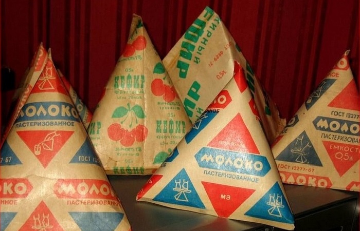 Почему при Союзе молоко было в пирамидках, а вся еда в бумаге? 10