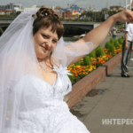 «Когда жена — хозяин в доме»: забавные фото невест со свадеб