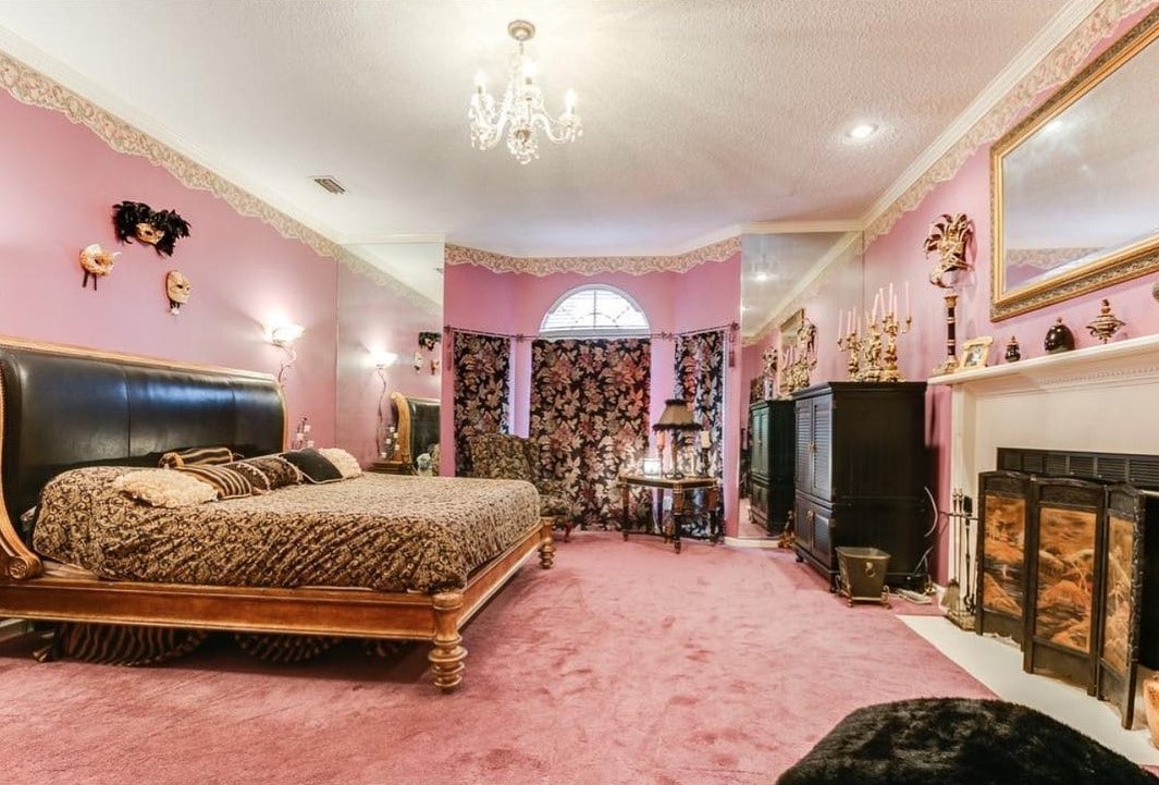 15 спален с таким трешовым дизайном, что уснуть там вряд ли получится 64