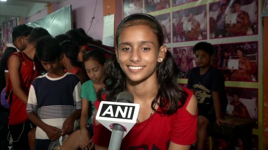 Дети из Индии трюкачили по пути в школу. О них узнала гимнастка-чемпионка и сделала их знаменитыми 29