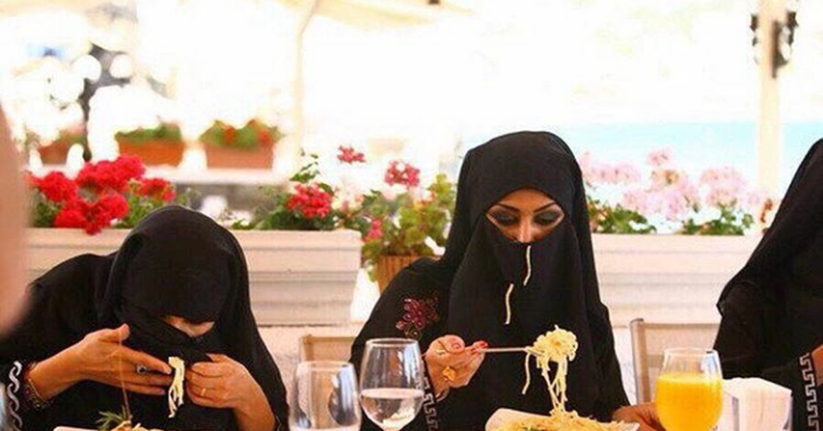 «Через тернии к еде»: каким образом арабские женщины едят в ресторанах? 18