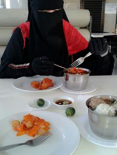 «Через тернии к еде»: каким образом арабские женщины едят в ресторанах? 19