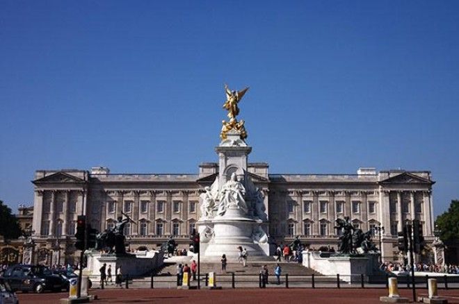 10 самых прекрасных королевских дворцов в мире 45