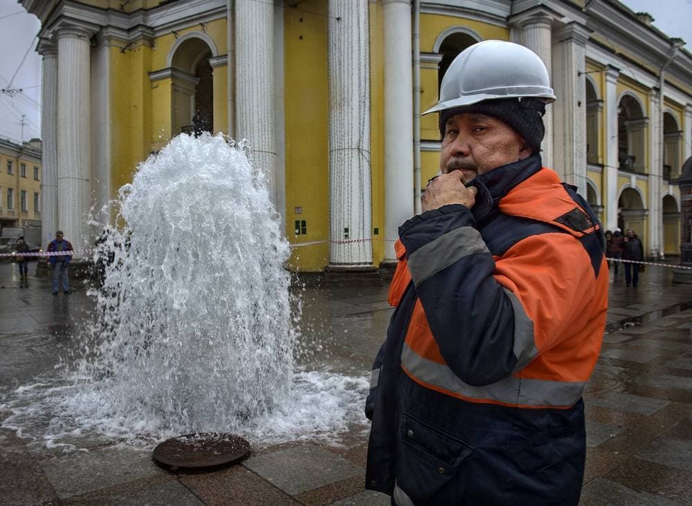 20 невероятных работ российского фотографа, которые как нельзя точно передают колорит наших улиц 80