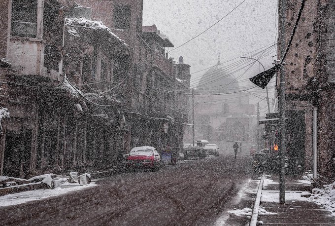 В Багдаде впервые за 12 лет выпал снег, и местные использовали его по максимуму, сделав фото со всех ракурсов! 54