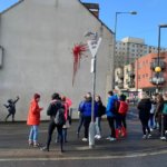 В Англии появилось граффити, посвящённое Дню святого Валентина — многие считают, что его нарисовал Бэнкси
