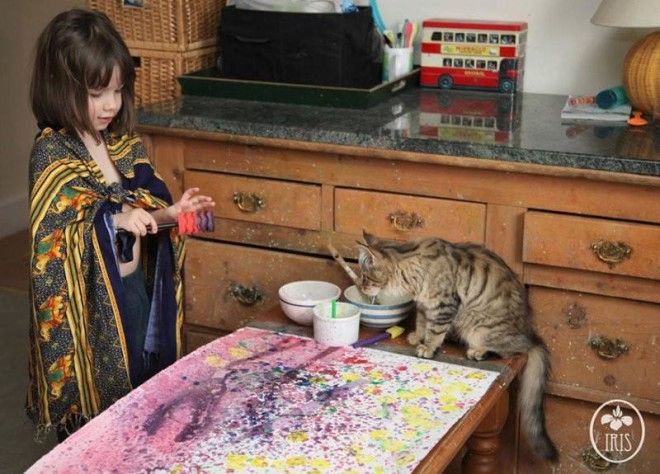 Шестилетняя девочка-аутист рисует волшебные картины, поражающие искусствоведов 36