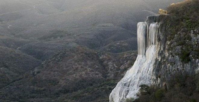 Семь самых удивительных и неправильных водопадов мира 60