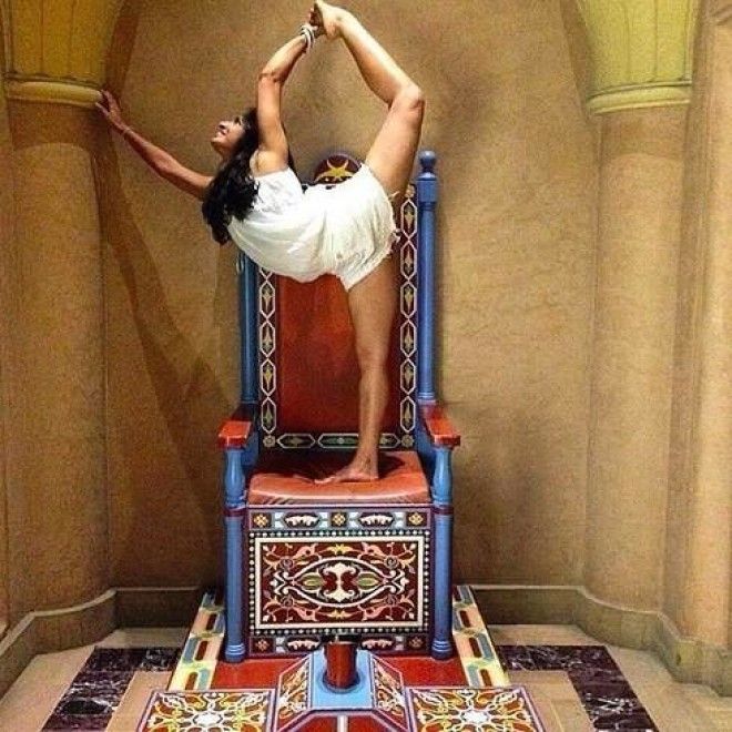 Инструктор по йоге из Индии публикует фото в разных йогических позах 43