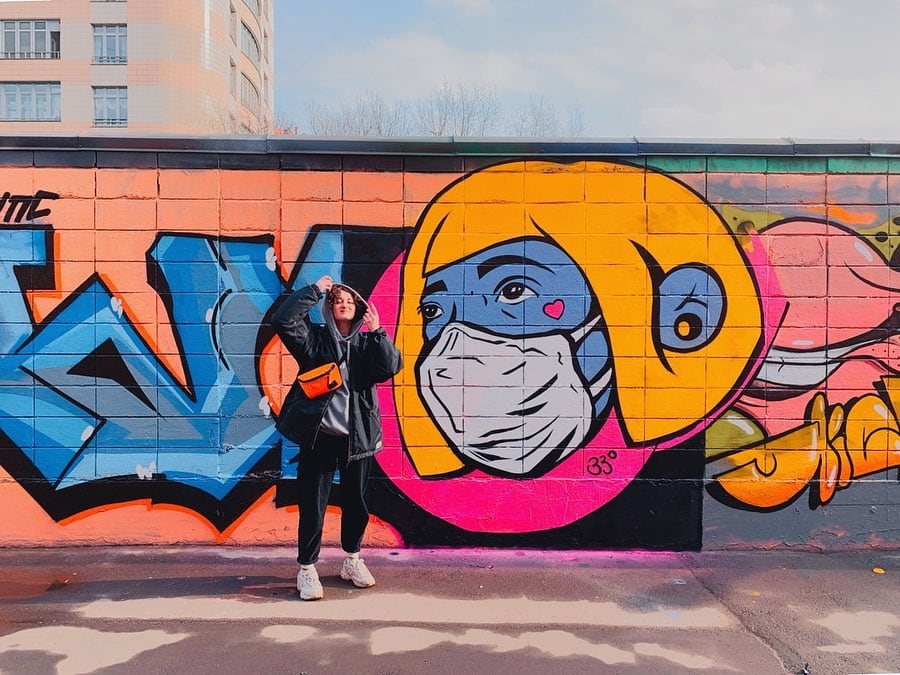 Даже стены говорят о карантине: уличные художники из разных точек мира посвящают граффити коронавирусу 77