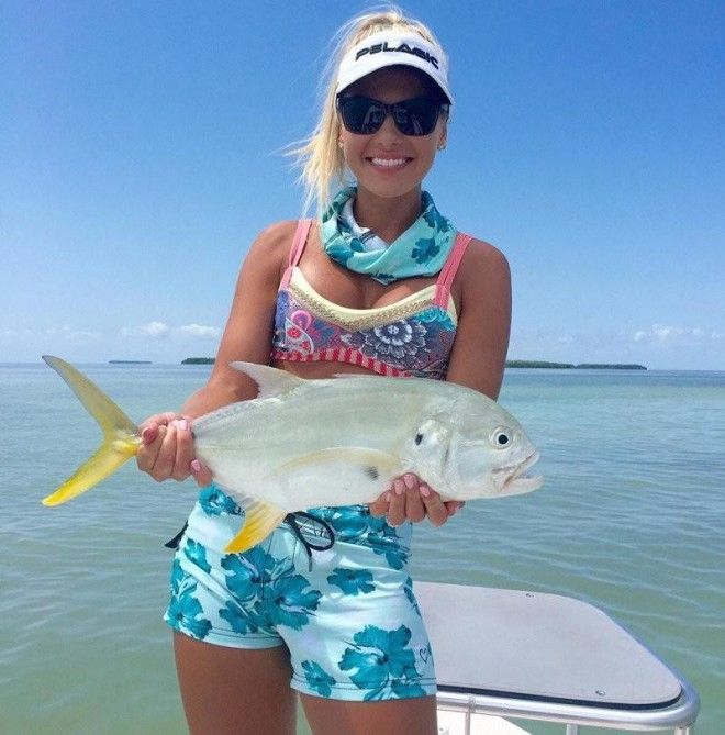 Мишель Клаватт — ошеломляющая блондинка, обожающая рыбную ловлю в бикини 45