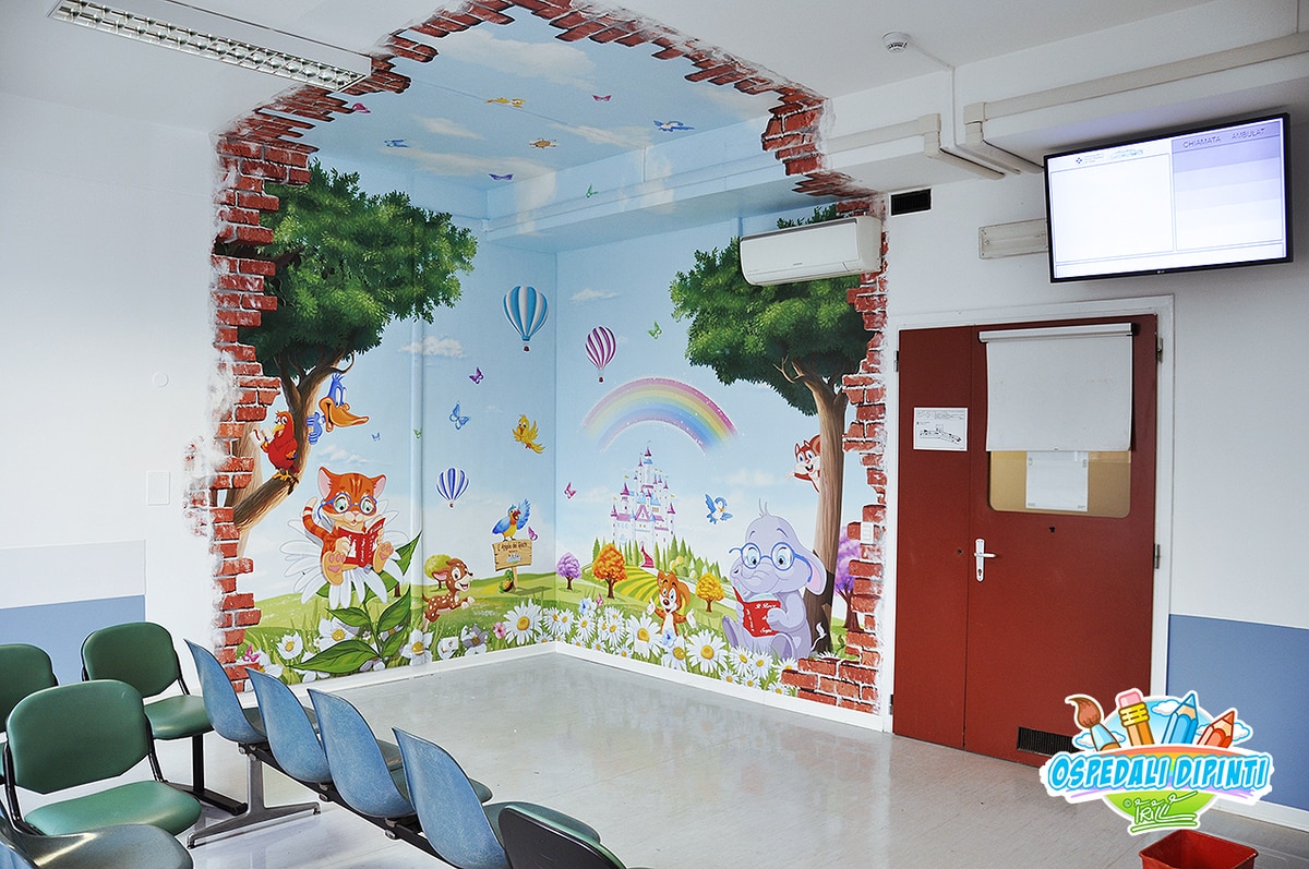 Художник расписывает больницы, чтобы поддержать пациентов и врачей. Скучные стены превращаются в сказочный мир 100