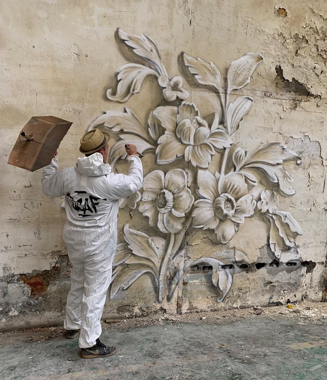 Французский художник превращает обшарпанные углы в невероятно реалистичные объекты, от которых захватывает дух 114