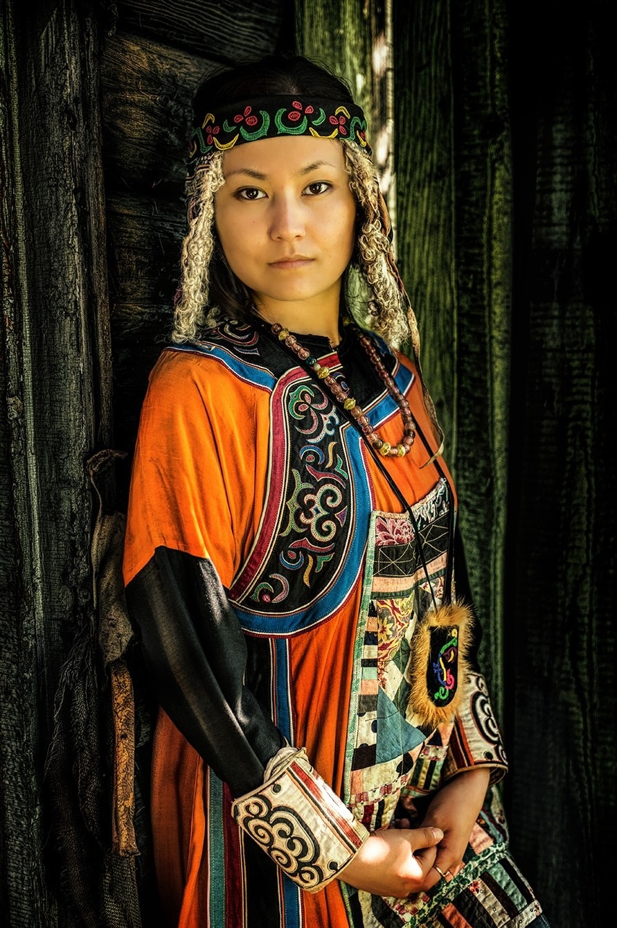 17 представителей коренных народностей Сибири: фотосессия в национальных костюмах 55