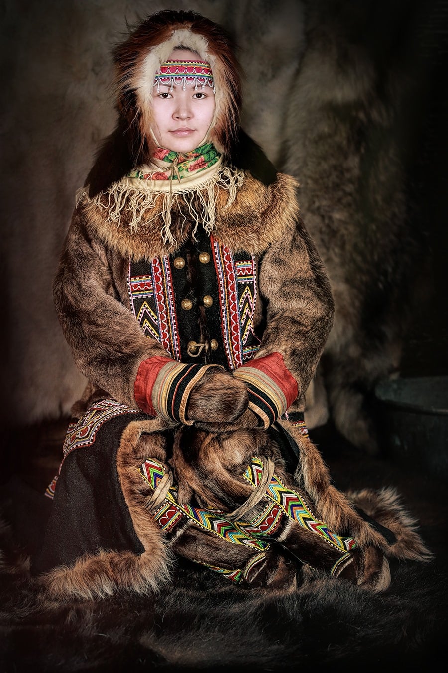 17 представителей коренных народностей Сибири: фотосессия в национальных костюмах 65