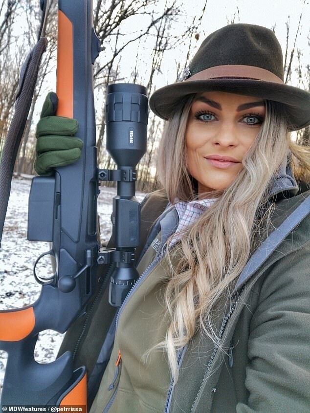 Девушку из Словакии, которая увлекается охотой, затравили на просторах Интернета 40
