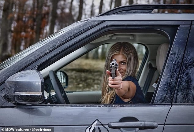 Девушку из Словакии, которая увлекается охотой, затравили на просторах Интернета 43