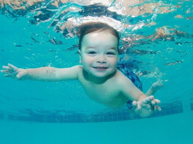 Картинки по запросу Новорожденные дети могут плавать