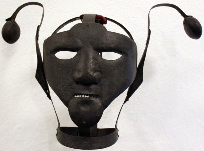 Железная маска, с помощью которой в Средневековье наказывали за сплетни 19