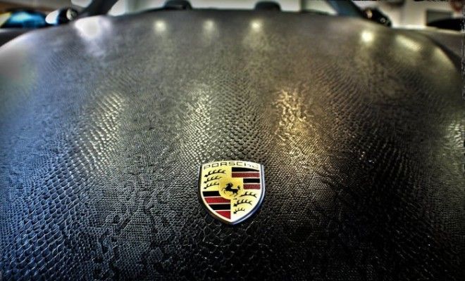 Даже недешевые машины такие как этот Porsche с автовинилом становятся еще уникальнее Фото plenkanaavtoru